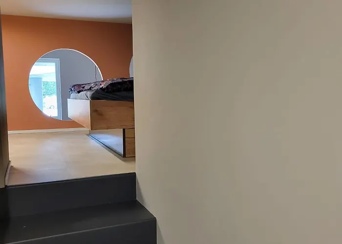 Beautiful Duplex 20 Min From Center דירה *