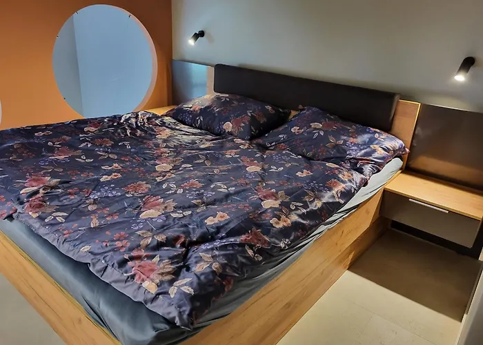Beautiful Duplex 20 Min From Center דירה