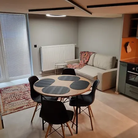 Beautiful Duplex 20 Min From Center